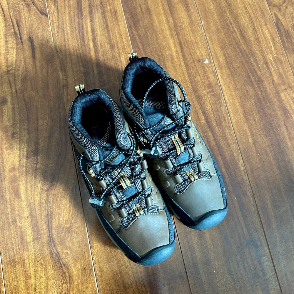 Keen kids waterproof hiking boots size us 3